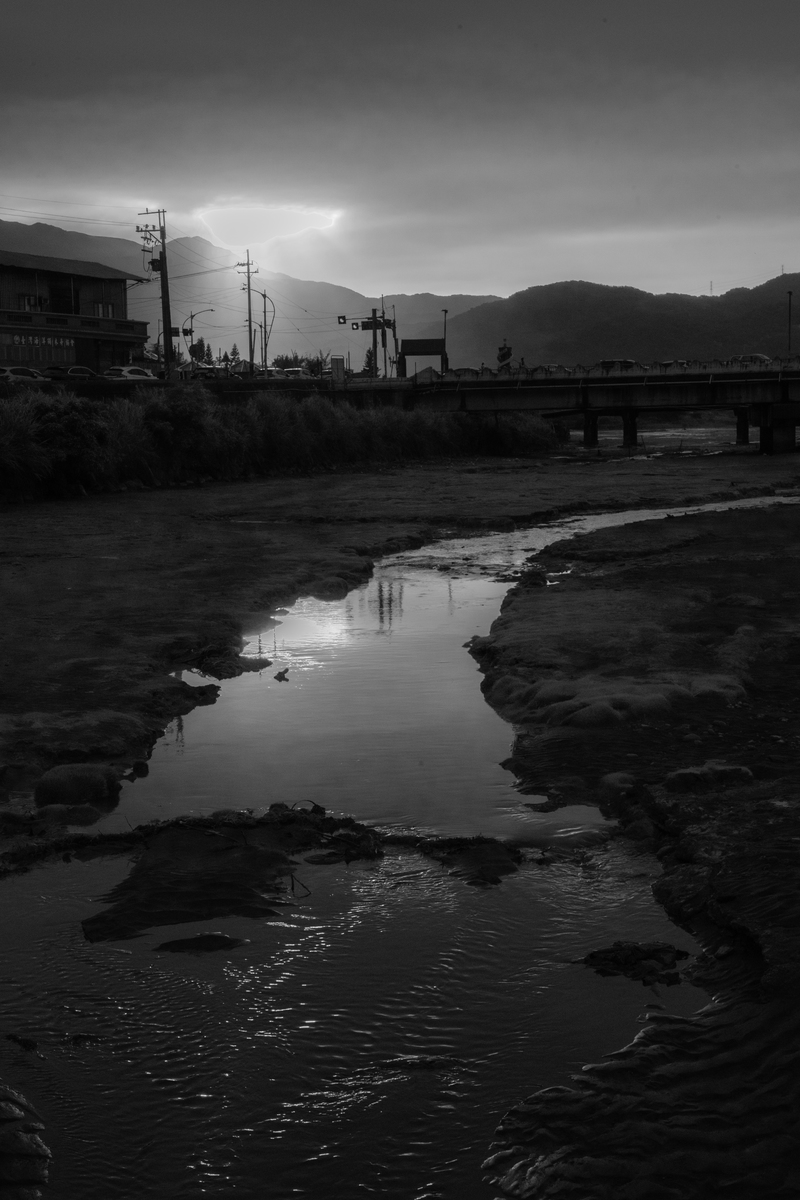 臺灣、中陰界、背山面海、風水寶地、金山