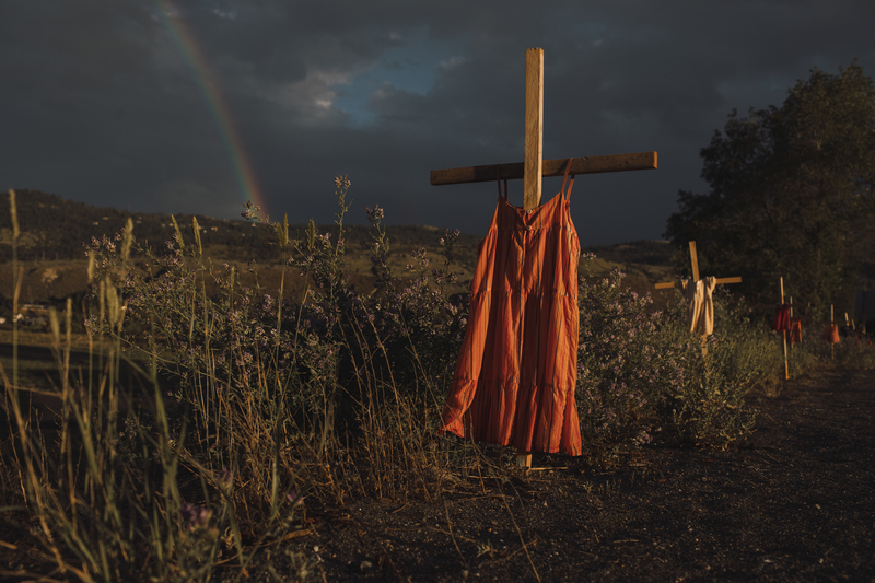 2022世界新聞攝影獎，彩虹下紀念百人坑兒童的紅裙照奪冠