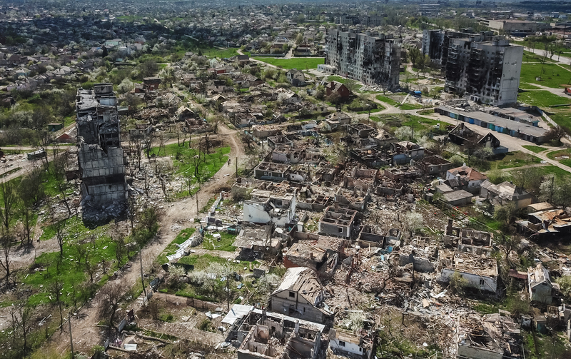2022年4月27日，馬里烏波爾被炸毀的街區。（攝影／Sputnik via AFP／Alexey Kudenko）