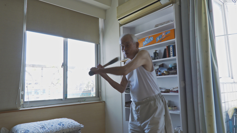 The core founding members of the Kaohsiung High School Self-Defence Force were all members of the baseball team. When Chen Renbei, who is over 90 years old, picks up his old baseball bat, he is transported back to his youth.  (Image source: TIDF)