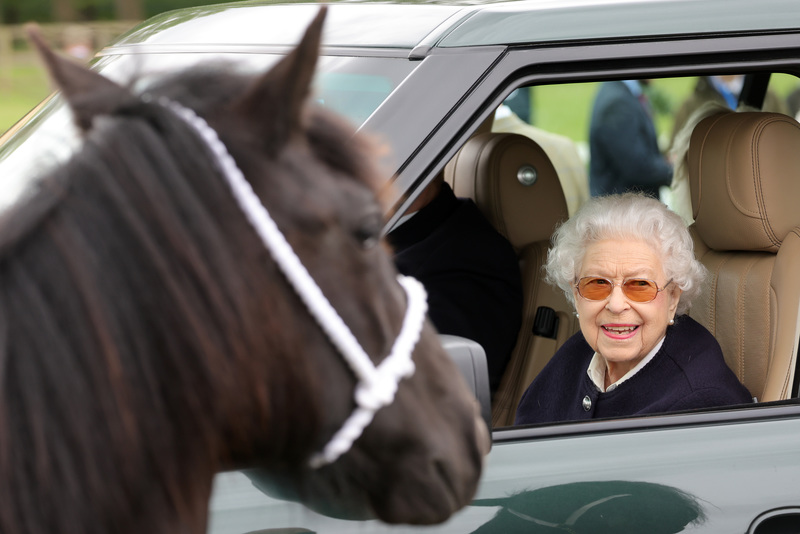 2022年5月13日，伊麗莎白二世在皇家溫莎馬展上觀看馬匹。（攝影／Getty Images／Chris Jackson）