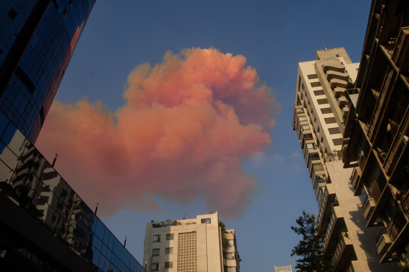 2020年8月4日，貝魯特港口發生大爆炸，竄起驚人的粉色蘑菇雲。（攝影／Rita Kabalan）
