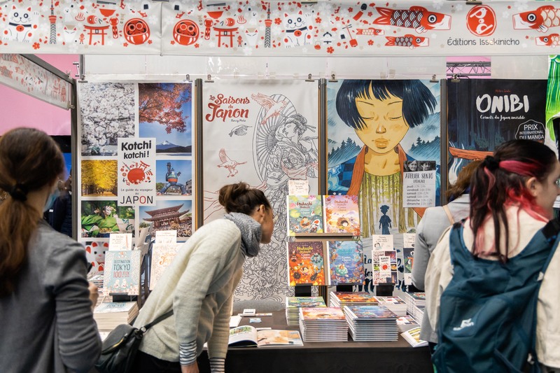 2022年3月19日，在第49屆安古蘭國際漫畫節，民眾在Manga City展區觀賞作品。（攝影／AFP／Yohan Bonnet）
