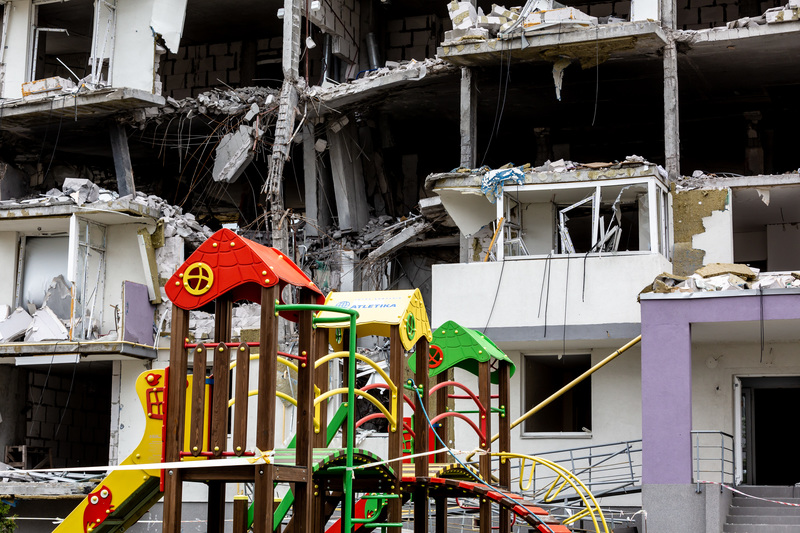 2022年6月14日，烏克蘭的布查一座被轟炸摧毀的公寓。（攝影／NurPhoto via Getty Images／Dominika Zarzycka）