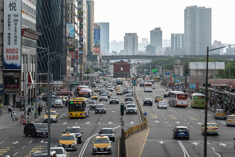 長達44年全線禁行機車的台北市忠孝西路路段，將於今年年底前試辦開放機車行駛。（攝影／陳曉威）