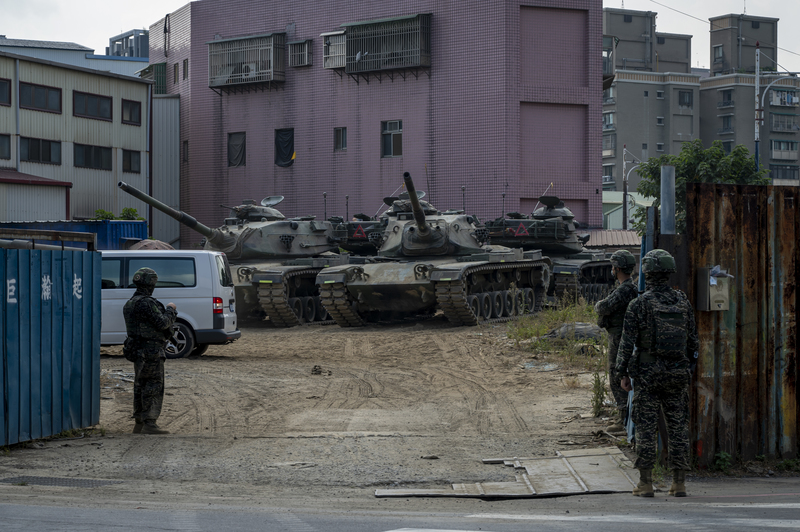 第三作戰區在新北八里地區執行「聯合反登陸作戰」操演。陸戰特遣隊M60A3戰車於演習前待命。（攝影／林彥廷）