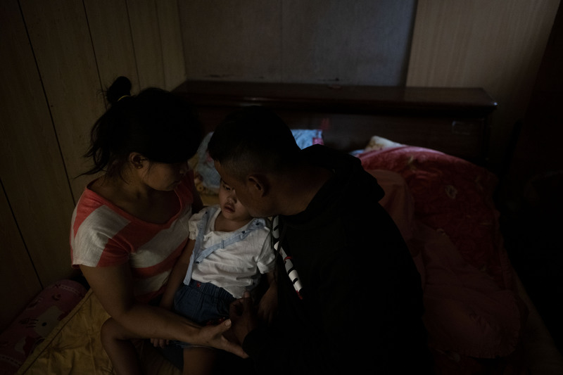 As the active and adorable Mozha collapsed from her brain tumour, the family had to change their plan to return to their home country this year. The lack of facilities in the mountains makes Mozha's case of getting timely access to medical resources a rare and isolated one. (Photo Source: Yang Tze-lei)