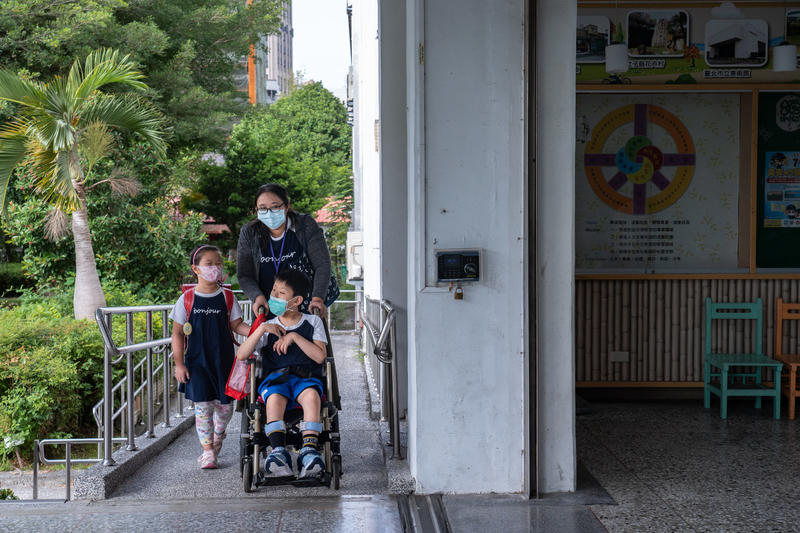 為什麼台灣由罕病人權大國，再讓患者淪落健保邊緣人？
