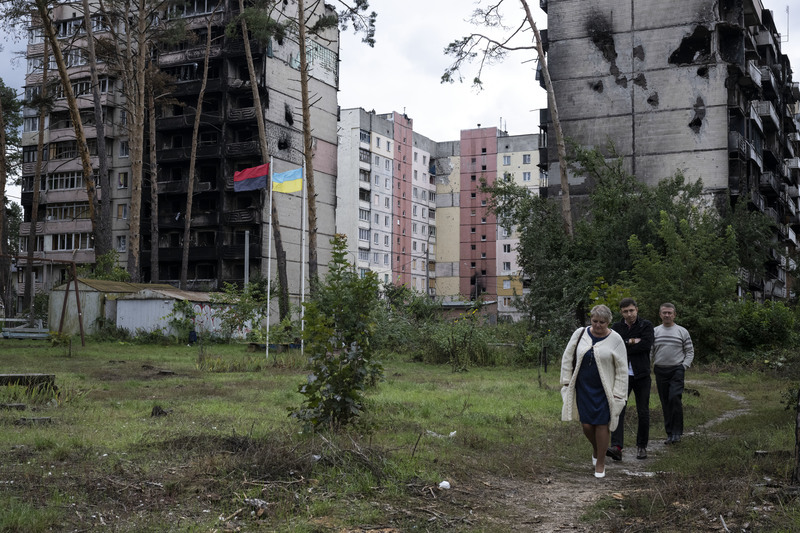 基輔近郊遭俄軍空襲的社區。（攝影／楊子磊）