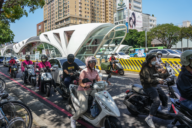 台中市的BRT站體如今成為公車的停靠站。（攝影／陳曉威）