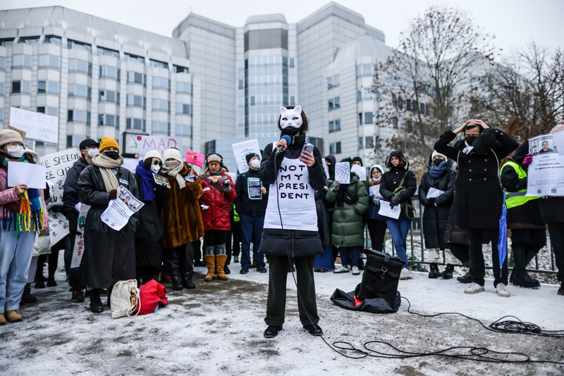 群眾於2022年12月3日在德國柏林中國大使館前抗議，聲援中國抗議者。（攝影／Omer Messinger／Getty Images）