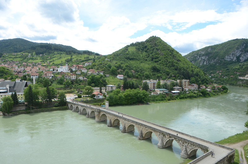 鄂圖曼土耳其帝國勢力曾經深入巴爾幹半島，留下許多深刻的文化與歷史印記，包括建造於1577年、位在波士尼亞與塞爾維亞邊境小鎮維舍格勒（Visegrad）的十孔石橋，現已被列為世界遺產。（攝影／張子午）