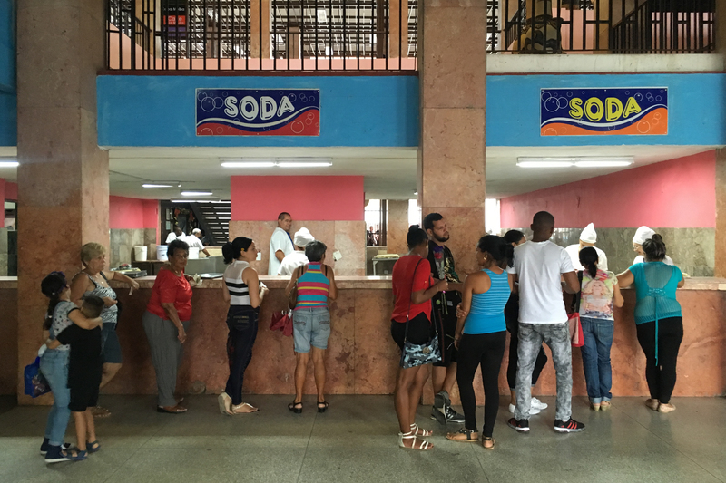 古巴隨處可見的「冰淇淋宮」——讓人民吃得上冰淇淋，據說是卡斯楚的願望。（攝影／李易安）