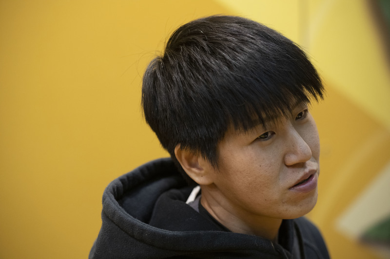 吳佳瑾是野灣的共同創辦人之一,作為保育員的她悉心為院內動物張羅生活起居。(攝影/楊子磊)