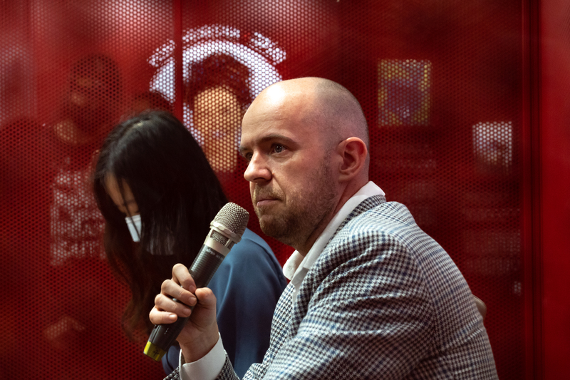 波蘭作家維特多．沙博爾夫斯基（Witold Szabłowski）在2023年初來台，於台北國際書展波蘭主題館舉行《克林姆林宮的餐桌》新書講座。（攝影／陳曉威）
