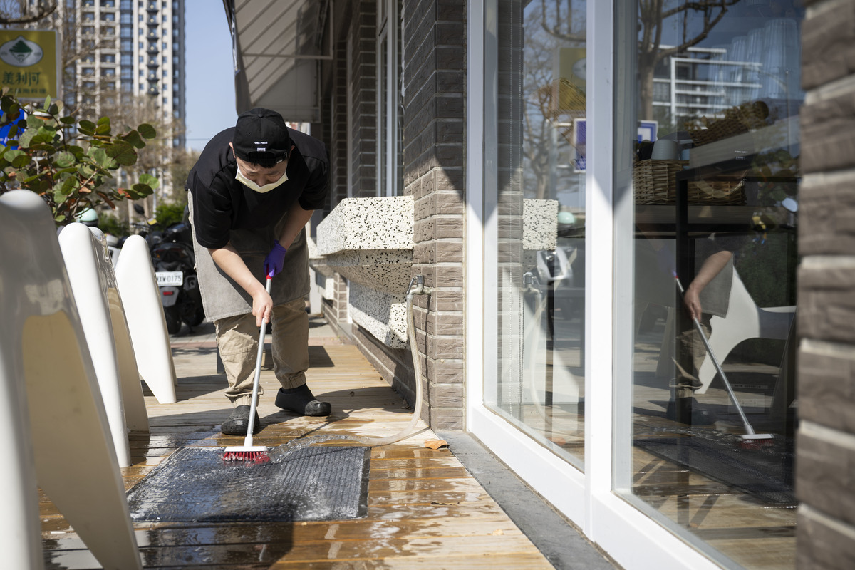 [問卦] 餐飲業月薪3萬請不到人的掛?