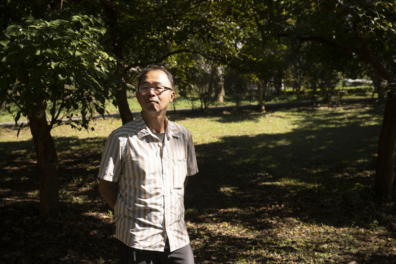 屏東科技大學野生動物保育研究所副教授陳貞志擔憂，野生動物身上有狂犬病毒，遊蕩犬咬傷野生動物，若狂犬病毒變異，傳到狗身上，再到人就不遠了。（攝影／楊子磊）