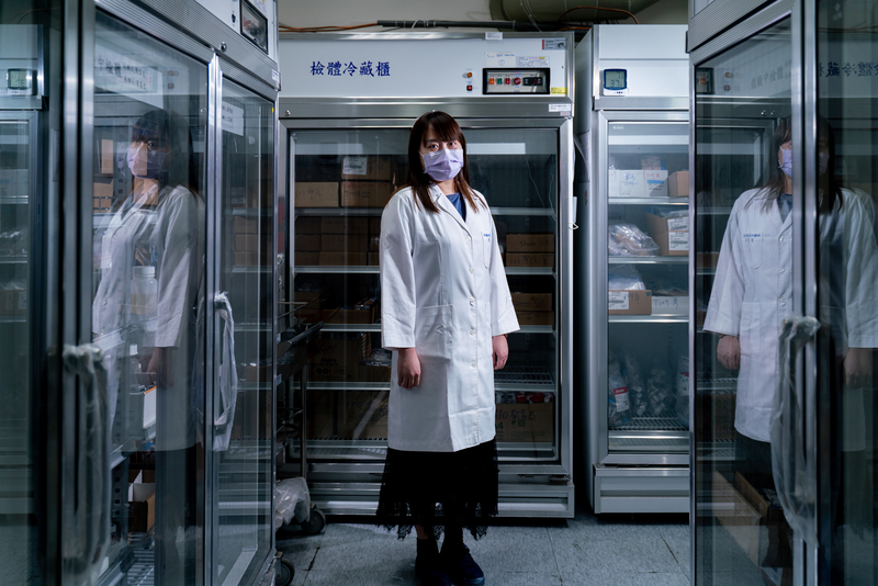 法務部法醫研究所毒物化學組助理研究員曹芸甄，參與了台灣檢驗機構與新興毒品戰役的起點。（攝影／陳曉威）