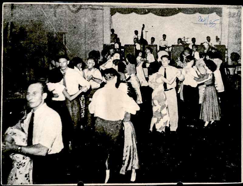 波蘭船員在台期間，國民黨人會招待他們和酒女跳舞，現場也有樂隊。（圖片出處／Archiwum Instytutu Pamięci Narodowej, 00231/235, t.2.）