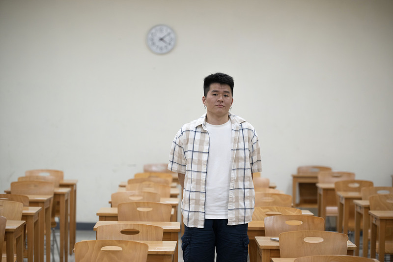 台灣大學性平會學生委員余東栩自大學起投入性別倡議，他指出，會議上老師跟學生仍處於權力不對等，加上性平會預算有限，許多較積極的提案沒有機會執行。（攝影／楊子磊）