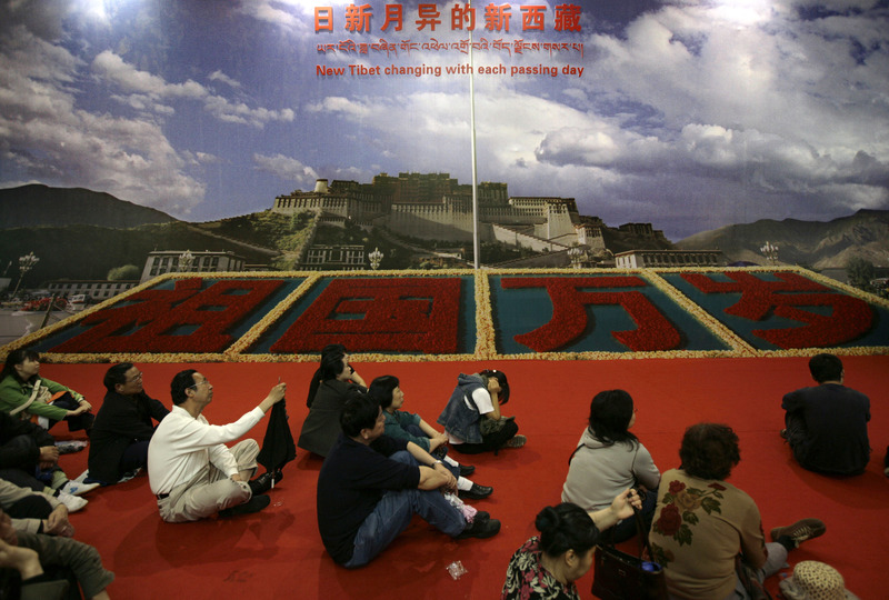 從《染紅中國》看建築與民族：團結在同一屋簷下？