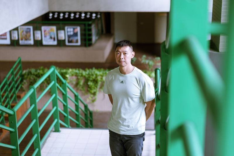 台北市立成功高中公民科教師張晏豪開設選修課程，邀請多元性別認同的校友返校分享，希望讓學生有實際接觸和對話的機會。（攝影／黃世澤）