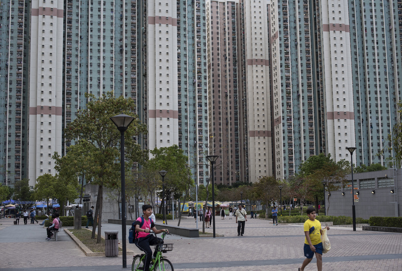 2018年4月12日，香港新界天水圍的公屋住宅區。（攝影／SOPA Images／LightRocket via Getty Images／Miguel Candela）