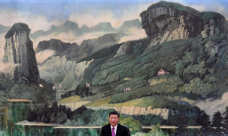 在2022年重新召開的中共中央統戰會議裡，對台統戰的方針被調定為「爭取人心」。隨後中國國家主席習近平宣示：人心是最大的政治，統一戰線是凝聚人心、匯聚力量的強大法寶。圖為2019年12月2日，習近平在北京人民大會堂。（攝影／Getty Images／Pool／Noel Celis）
