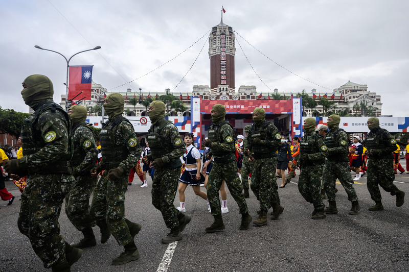 陸軍特戰指揮部官兵進行聯合演出。（攝影／楊子磊）