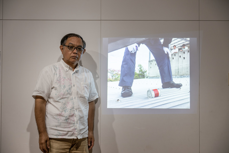 直到美軍零件從天上墜落之前，綠丘保育園園長神谷武宏都和其他沖繩人一樣，早已「習慣」戰機低空的日常環境音。（攝影／楊子磊）