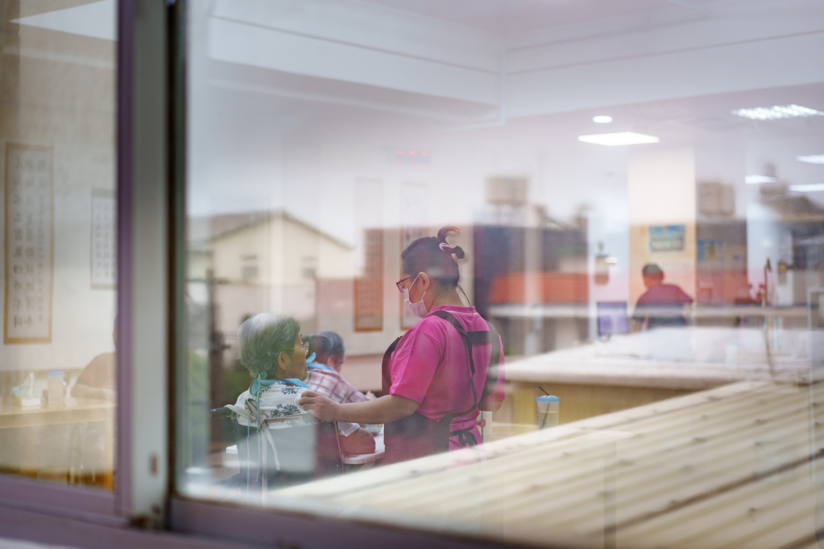 首度開放受刑人擔任夜間照服員背後，看見監所作業的局限與突破- 報導者The Reporter
