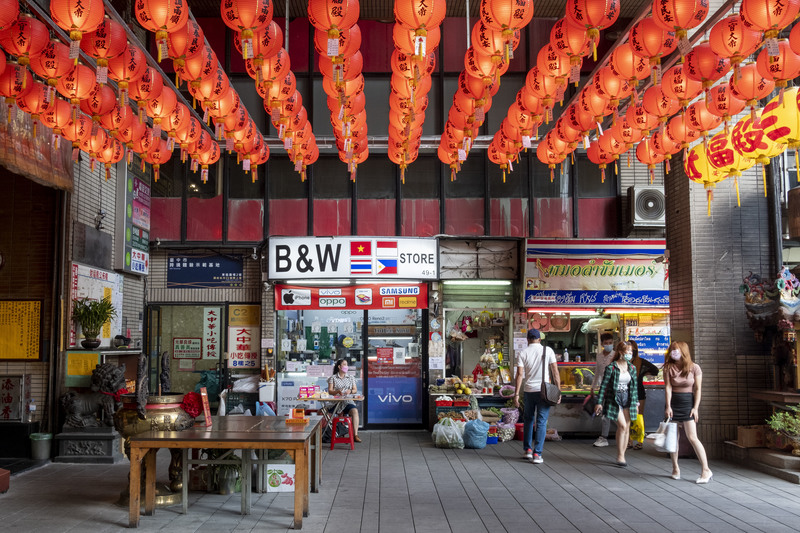 《移工築起的地下社會》：從禁絕到依賴，台灣跨國勞動政策無法逆行的轉向