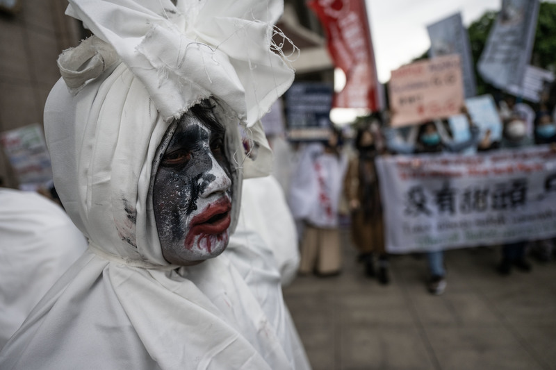 他們難以描述為何痛苦──近7成移工陷「失語」壓力，心理健康亮紅燈