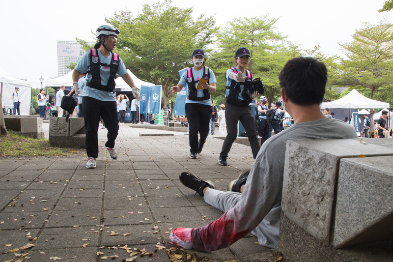 在壯闊台灣聯盟舉辦的「後盾行動日」演訓中，成員將模擬救助地震、車禍、槍擊等情境下的傷患。（攝影／許詩愷）