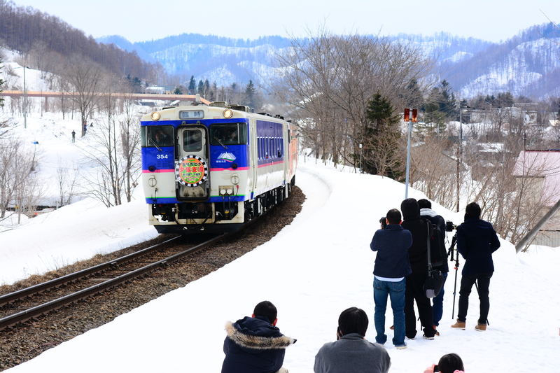 王彥翔最近幾年開始迷上到日本拍火車，還常常碰到日本鐵道迷同好。（攝影／王彥翔）