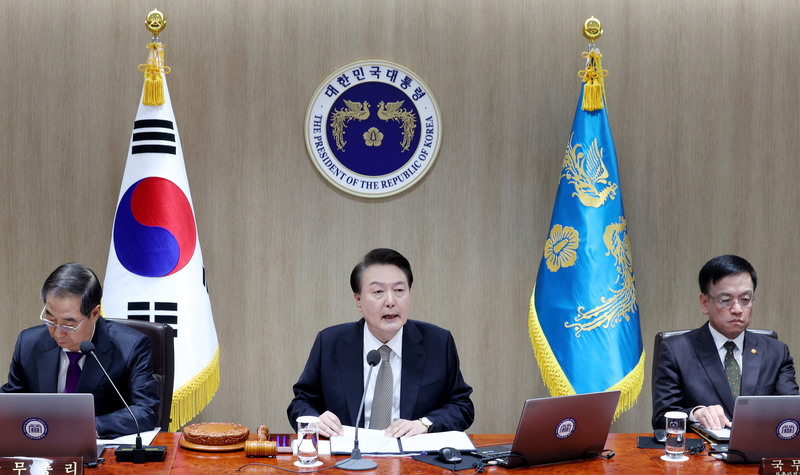 2024年2月20日韓國醫師全國大罷工當天，總統尹錫悅於內閣會議中演說。（攝影／AFP／YONHAP）