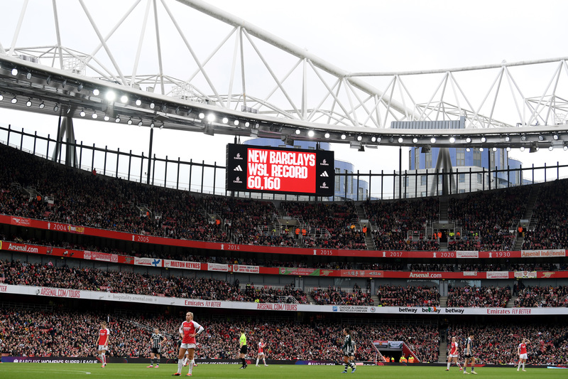 2024年2月17日，女子英超兵工廠對曼聯的比賽，在阿聯酋球場（Emirates Stadium）吸引破紀錄的60,160名球迷進場觀賽。（攝影／Arsenal FC via Getty Images／Alex Burstow）
