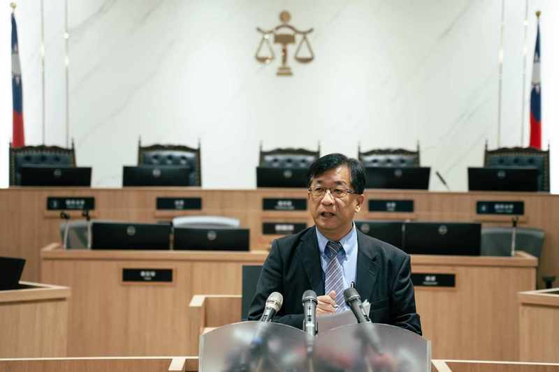 2024年3月8日，台中地方法院行政庭長李進清於案件宣判後主持記者會。（攝影／馬雨辰）