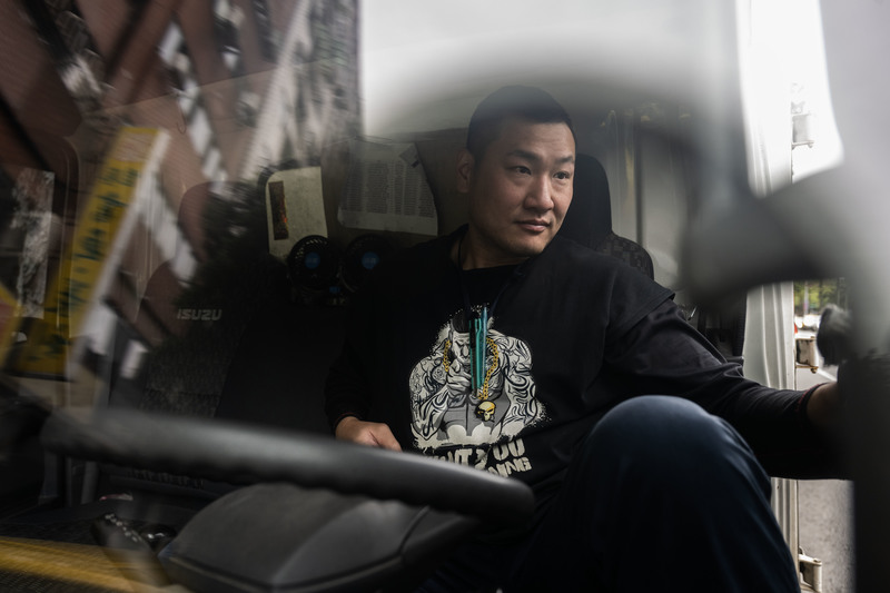 鄭運陽，今年39歲，318運動時是計程車司機，現在除了開計程車也開貨車送貨。（攝影／楊子磊）