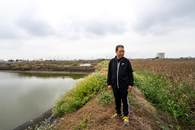 光電進駐帶來龐大資金，讓漁村不少人有了光電夢。雲林口湖村前村長王金印就協助業者整合土地，賺取佣金。（攝影／黃世澤）