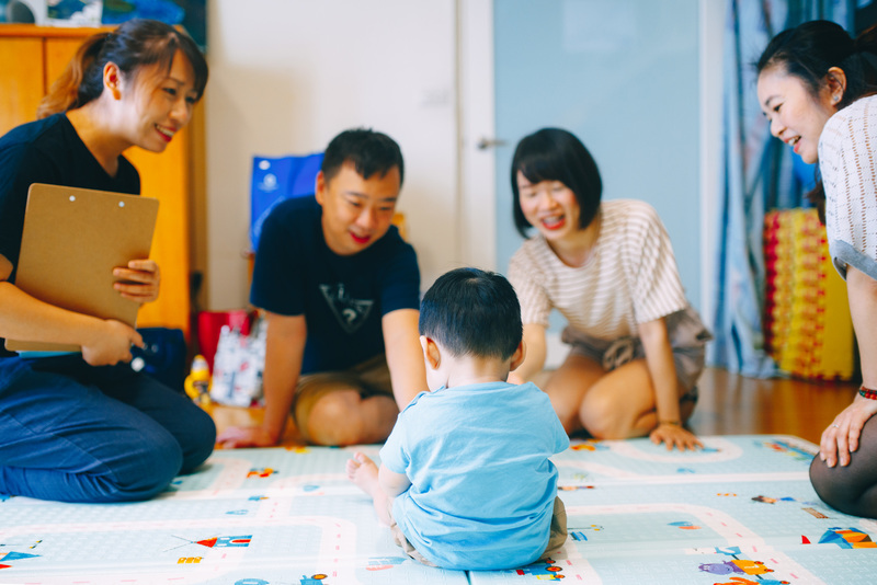 讓孩子永遠被帶離原生家庭，與另一個家庭羈絆一生，是需要集公部門與民間力量一同決策與把關的重要任務。左起為收出養社工、收養父母、保母。（圖片提供／勵馨基金會台中分事務所）