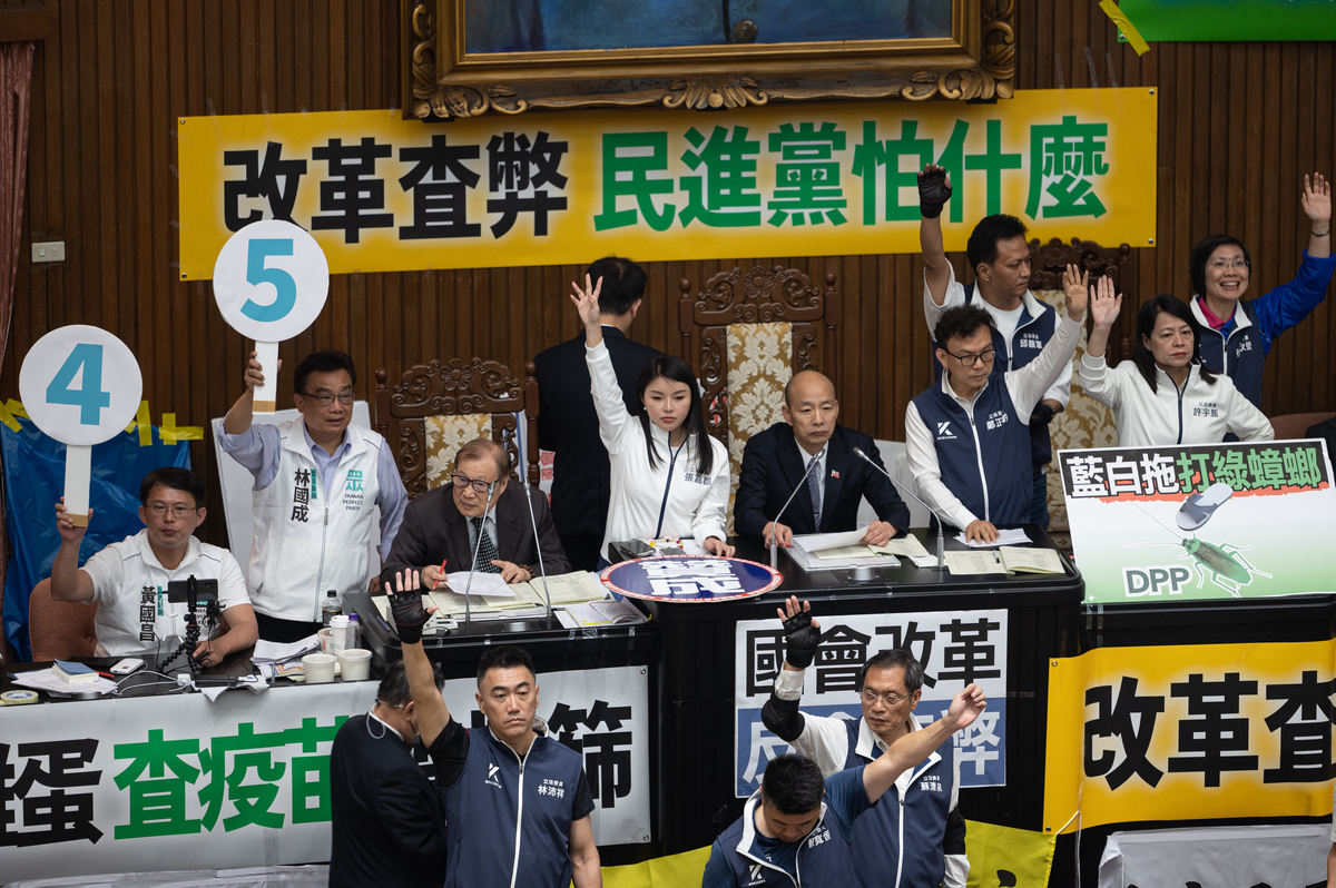 數萬民眾抗議下，立法院二讀通過擴大國會調查權、增加聽證權相關條文- 報導者The Reporter