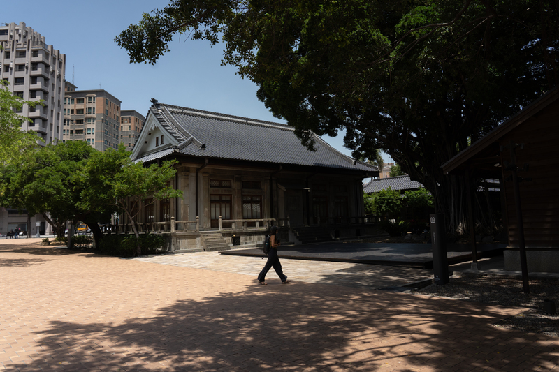 經歷大火重建後的台中演武場,如今是台中舊監獄園區內最大型與代表性的建築物。(攝影/陳曉威)