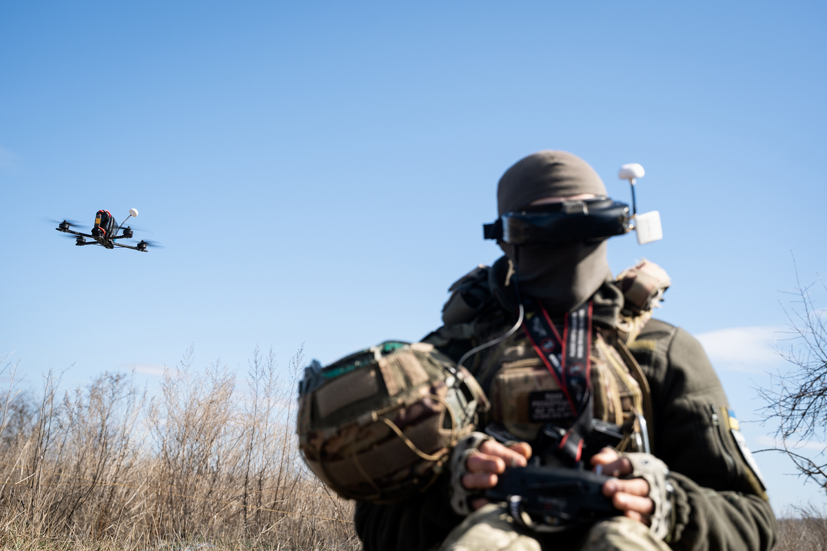 走進烏克蘭無人機生產線（上）：軍民合作救國的產業動員，面對哪些供應鏈困境？