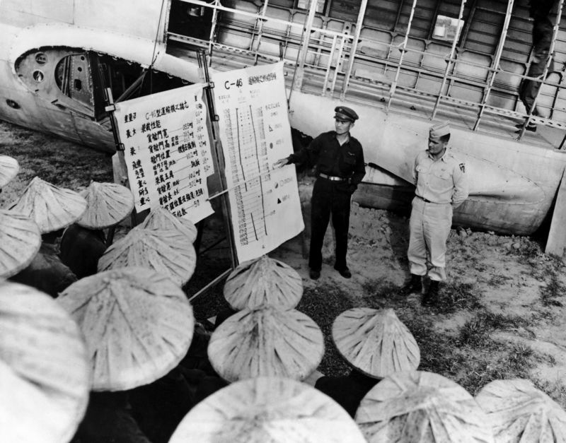 1950至1955年間,在台灣的國民黨軍隊士兵於砲兵學校接受訓練。(攝影/Keystone-France/Gamma-Keystone via Getty Images)