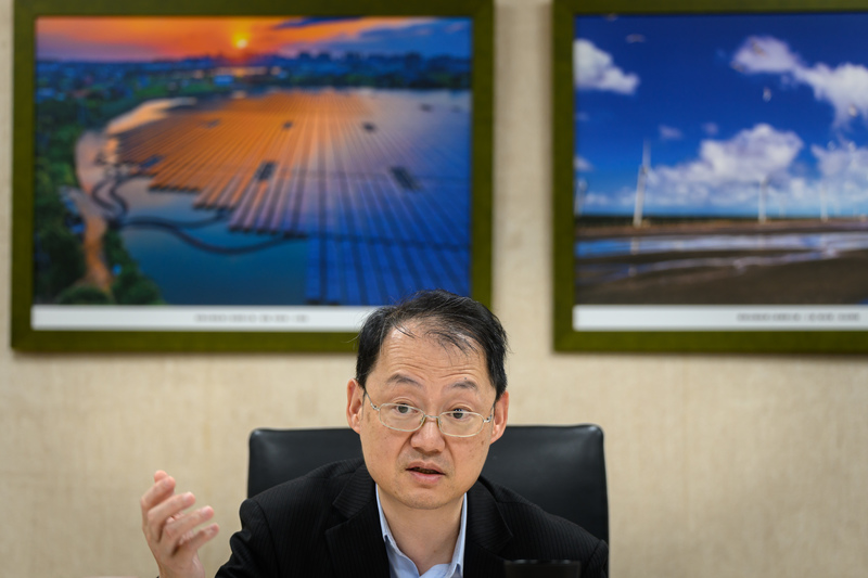 經濟部能源署署長吳志偉表示,能源署今年祭出「小屋頂獎勵」,希望提升民間小型建築申設光電系統的誘因。(攝影/黃世澤)