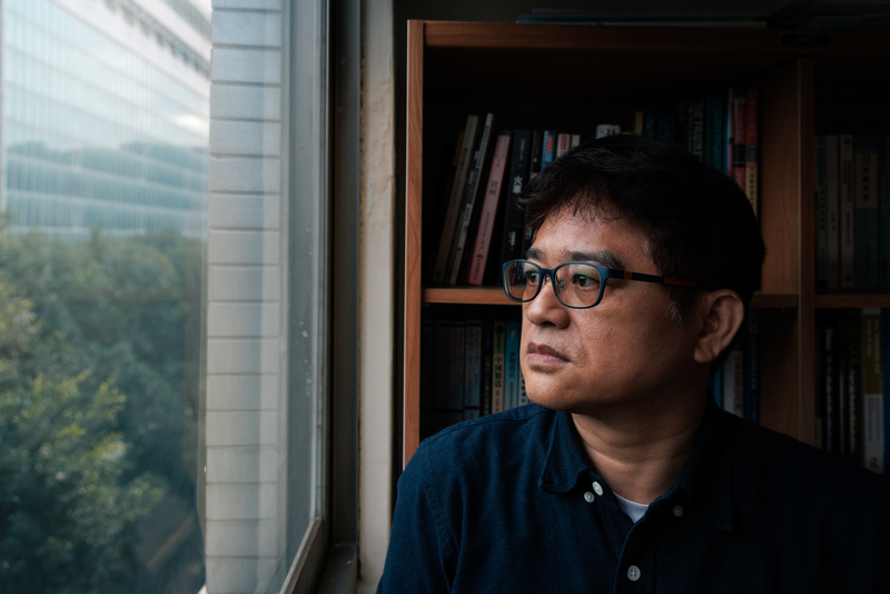 輔仁大學社會學系副教授吳宗昇認為,如今的融資租賃貸款更貼近「掠奪性貸款」(predatory lending)的定義,利率很高、放貸手段不正當、加收各種名目費用,甚至根本忽視了借款人的條件與還款能力,更進一步打擊經濟脆弱者的處境。(攝影/鄭宇辰)