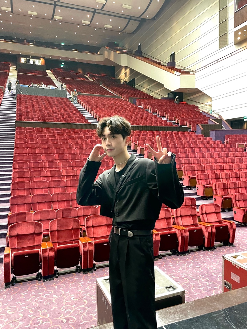 劉浩文在2022年時曾參與台灣男團選秀節目《原子少年》，雖未能晉級出道，但幫助他認識更多的本土演藝圈生態與同行，也讓觀眾看見他，走向更大的舞台。（圖片提供／劉浩文）