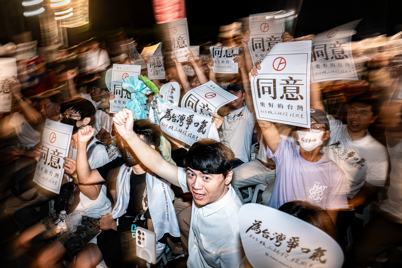 民眾黨22日晚間在台北榮星花園舉行「Taiwan Restart 公投之夜」,為重啟核三公投全力催票。(攝影/陳曉威)