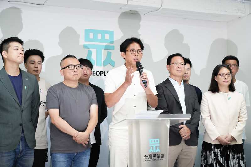 公投提案人民眾黨立委黃國昌於公投結束後召開記者會,表示這次公投同意票是不同意票近3倍,下個會期民眾黨將推動《公投法》修法,恢復公投綁大選。(攝影/陳曉威)